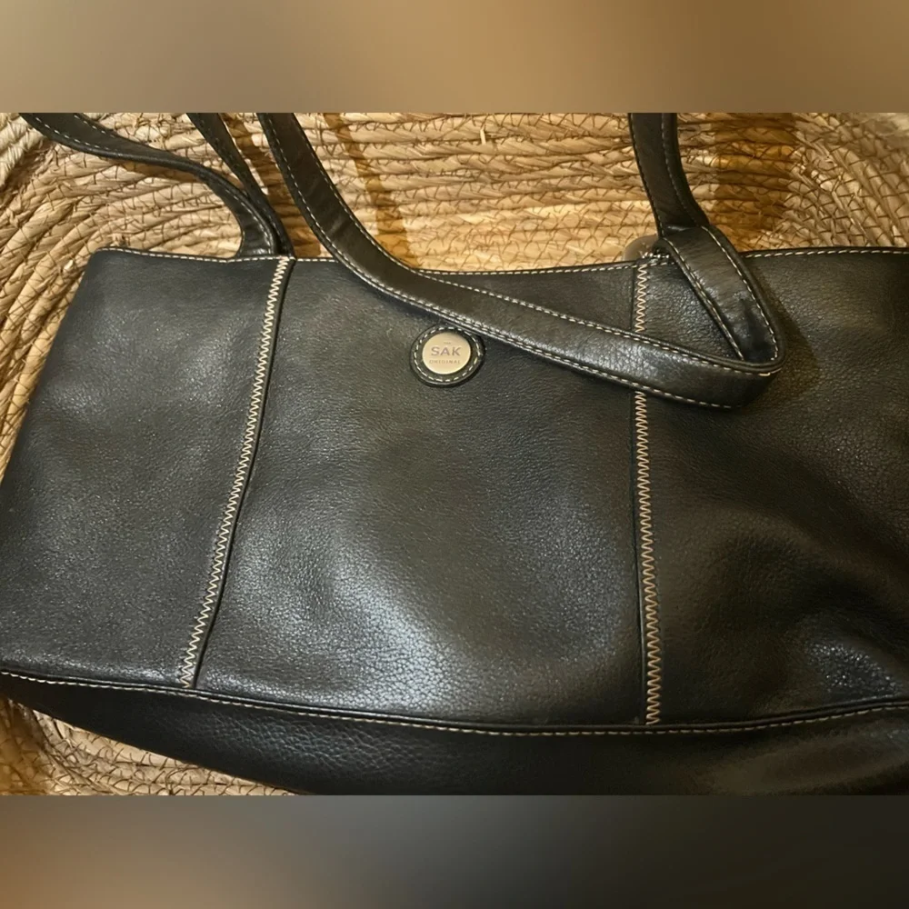 The Sak Black Butter Soft Leather Handbag Shoulder Bag Zip Close